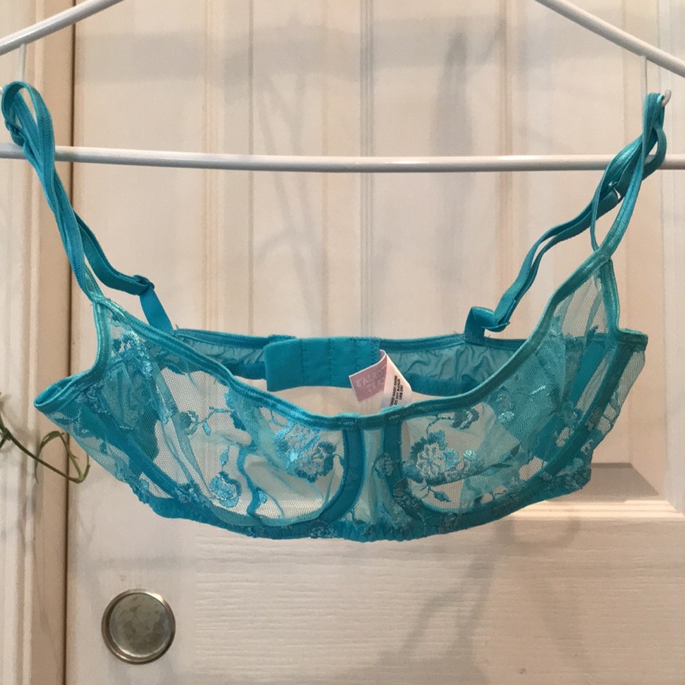 Vintage 2005 Victoria’s Secret NWT lace bra 34B